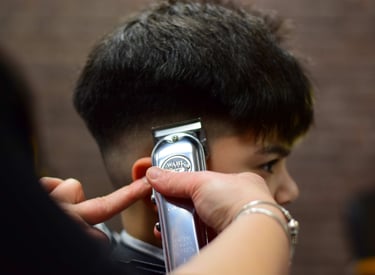 Bij dit kapsel wordt er een tondeuse over je haar heen gehaald en klaar is je kapsel