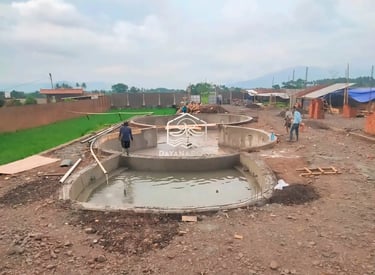 Proses penggalian kolam renang oleh dayanapool.
