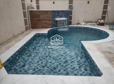Desain kolam renang sederhana di halaman rumah oleh dayanapool.
