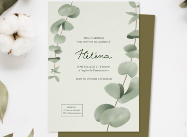 Faire part vert avec dessin de feuilles d’eucalyptus 