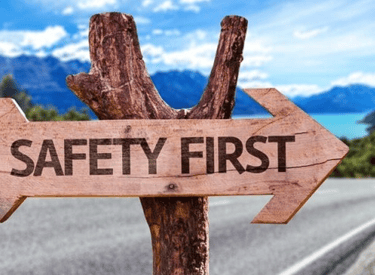 Female traveler with backpack ready to explore – essential safety tips for solo travel.