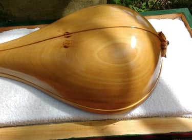Gittern with carved lobes for decoration