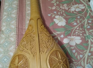 Carved back on Limewood Gittern