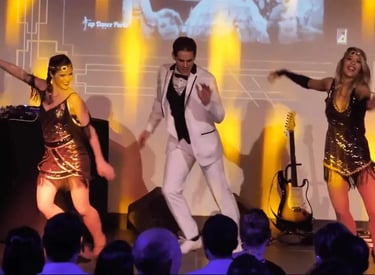 Danseurs de claquettes de Tap Dance Paris en costume Charleston années 20 lors d'un événement privé