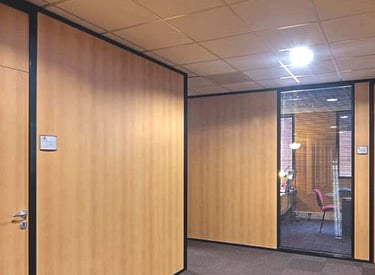 Ossature aluminium pour cloison de bureau amovible couleur RAL