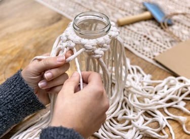 Jarron tejido con macramé