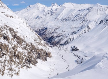 Vallée de la Romanche hivernale vue depuis la Chamoissière. Parc des Ecrins