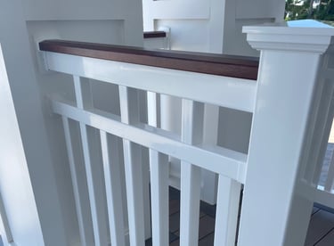 Vinyl patriot railing with mahogany woodgrain vinyl wrapped top