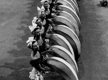 The Gang’s All Here – Carmen Miranda’s dancers with oversized bananas in technicolor chaos