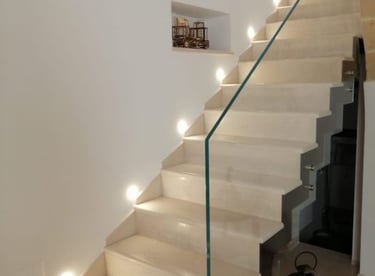 scale con impianti di illuminotecnica