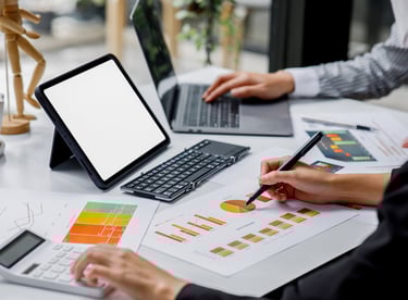 إعداد التقارير المالية وتحليل الأداء للشركات في الكويت. وزيادات رأس المال