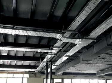 instalacion de bandeja portacable para canalizacion electrica industrial