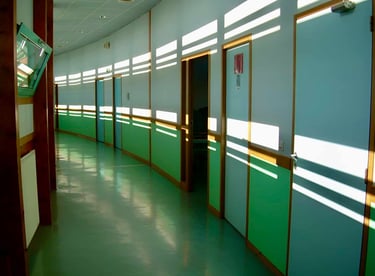 lycee-couloir-plaque-protection