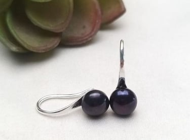 anting mutiara hitam