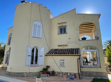 Rehabilitación de fachada con pintura de alta calidad en Denia y alrededores