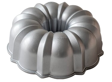 This bundt pan is great for baking! It makes the most delicious cakes!