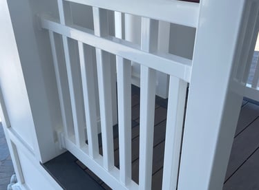 Vinyl patriot railing with mahogany woodgrain vinyl wrapped top