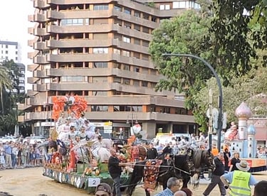Carroza con falleras en la batalla de las flores