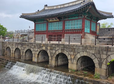 Northern watergate
