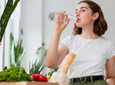 Hábitos saudáveis para emagrecer com saúde, incluindo água, frutas e exercícios