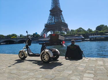 scooter électrique standard 3Roues.com à Paris / Tour Eiffel