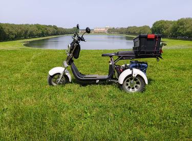 scooter électrique standard 3Roues.com à Versailles / Château de Versailles