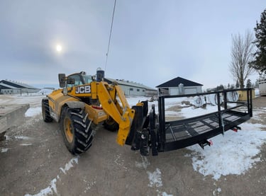 telehandler/zoom boom lifting a 4x9 man basket work platform