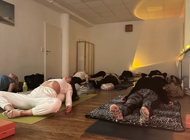 Yin-Yoga-Gruppe in Hof bei Salzburg