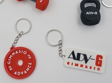 gym llavero gimnasio posadas red weight plate, kettlebell, and dumbbell for fitness branding.