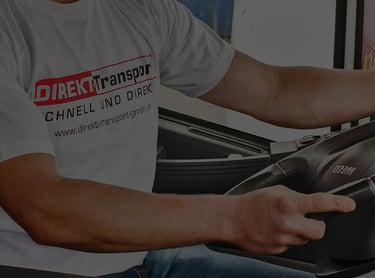 Fahrer am Lenkrad beziehungsweise am Steuer eines LKW´s