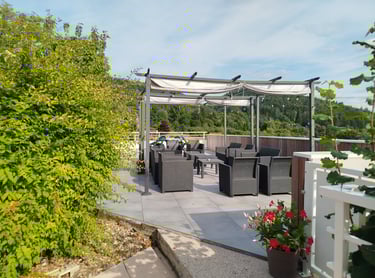 Terrasse avec canapés de jardin