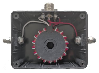 Pro Antennas 1000W matching transformer with the lid removed