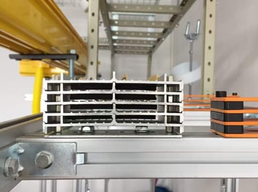 Vaste draadplaat in die middel van U-vormige bedradingsrak