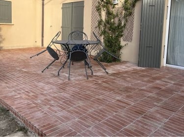 Bollène-terrasse-briquettes-terre-cuite