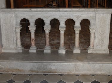 colonnes et arches - taille de pierre - Pézenas - Hérault 