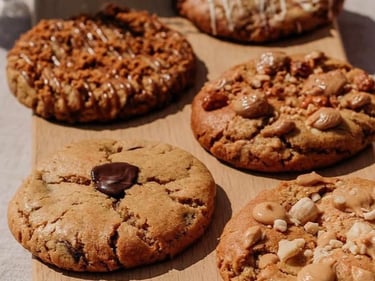 Plusieurs cookies sur une table