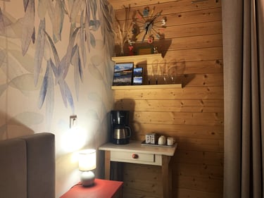 Coin café dans la chambre studio des Gardannes à Etaux en Haute-Savoie