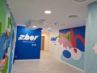 Branding spațiu copii cu logo Zbor pe perete.