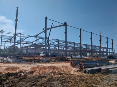 Pembangunan ereksi atap ekspansi pabrik dari Tiongkok di Rembang 2026