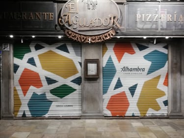 Graffiti en persiana. Para la campaña publicitaria de Cervezas Alhambra (Grupo Mahou).