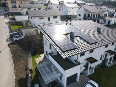 Postmünster Fa. Schmid IBC MonoSol Sungrow 12,8 kWh Sungrow 15,00 kWp 2022 Hausdach Besonderheit Nor
