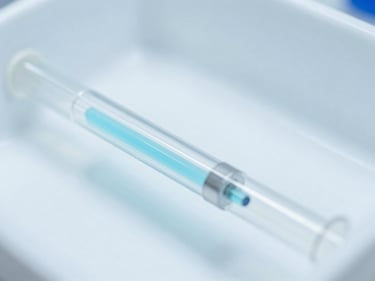Close-up of a chromatography column for protein purification in a sterile laboratory setting, clean clinical photography, bright high-key laboratory lighting, sterile white and light-blue tones, macro depth of field, 50mm.
