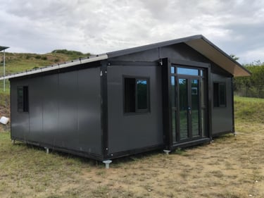 Tiny house conteneur installée sur vis de fondation