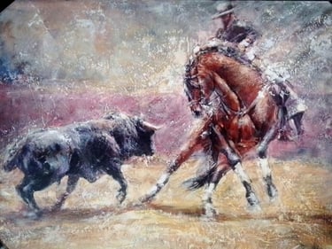 Pintura al óleo sobre tabla de una escena de rejoneo y caballo castaño realizando un quiebro ante un toro bravo en el ruedo.