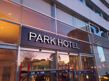 Letras corporeas retroiluminadas "PARK HOTEL"