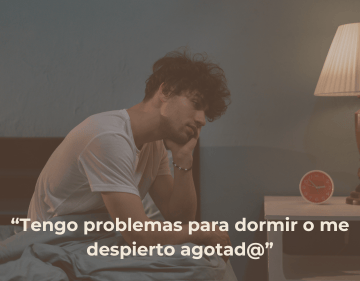 Hombre con problemas de insomnio que quiere ir al psicólogo