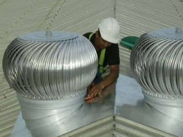Montaje de Extractrores Eólicos