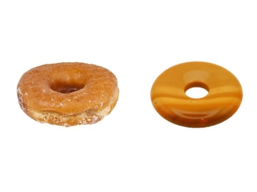 Amerikietiško stiliaus spurga donut ir akmuo donuto formos