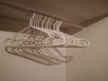 Platz für Kleidung zum ausreichend Kleiderhaken