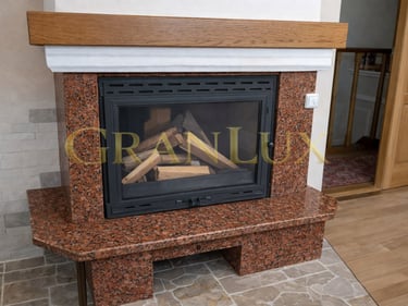 Камін з капустинського граніту